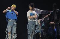 　ヨーヨーで星を作るａｏｅｎの琉楓（左）＝撮影・吉澤敬太