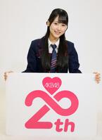 　かわいらしくポーズをとるＡＫＢ４８・丸山ひなた（撮影・棚橋慶太）