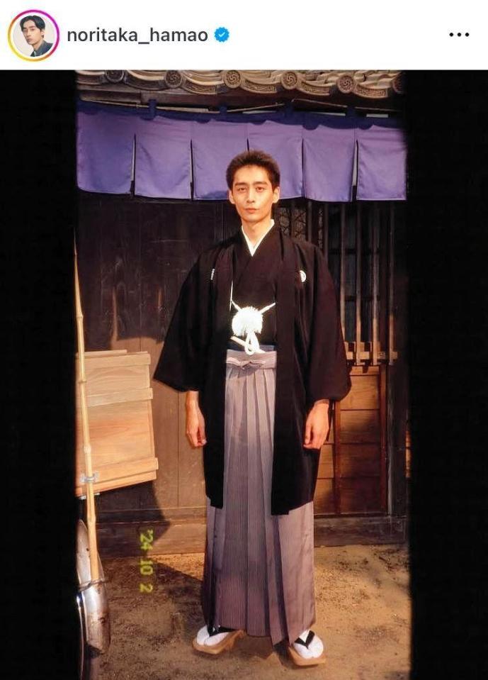 　紋付き袴姿で求婚した岩男。濱尾ノリタカのインスタグラム＠ｎｏｒｉｔａｋａ＿ｈａｍａｏより