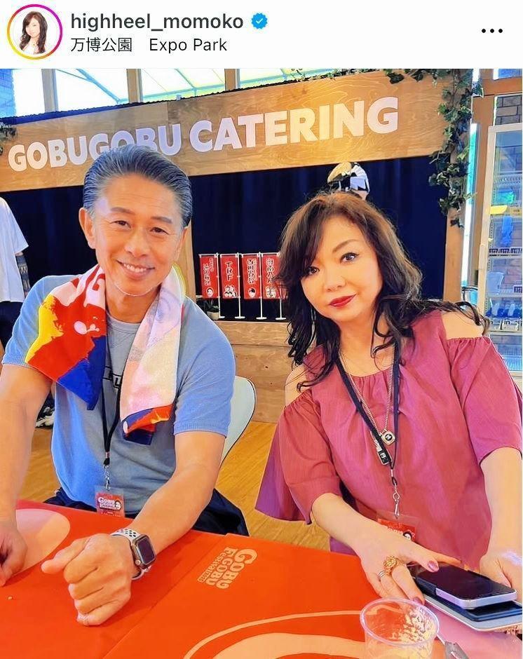 　ごぶごぶフェスで。夫・小林政仁氏と。モモコのインスタグラム＠ｈｉｇｈｈｅｅｌ＿ｍｏｍｏｋｏより