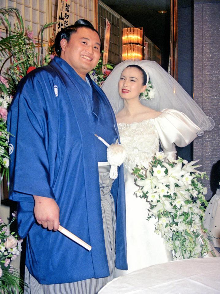 　９５年５月、結婚披露宴で。貴乃花と景子さん（当時）