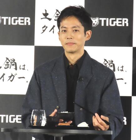 　タイガー魔法瓶で炊いたご飯を食べる松坂桃李