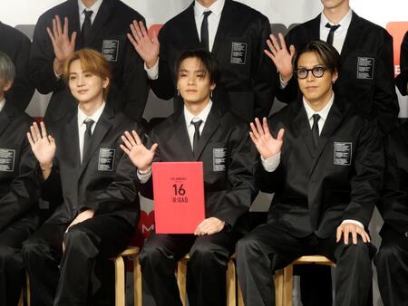 　会見に出席したＴＨＥ　ＲＡＭＰＡＧＥのボーカル３人（左から）吉野北人、川村壱馬、ＲＩＫＵ