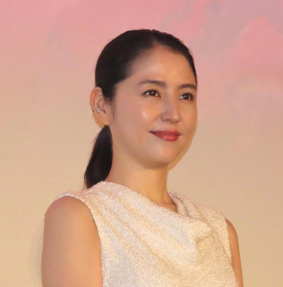 　映画「ドールハウス」の初日舞台あいさつに登場した長澤まさみ