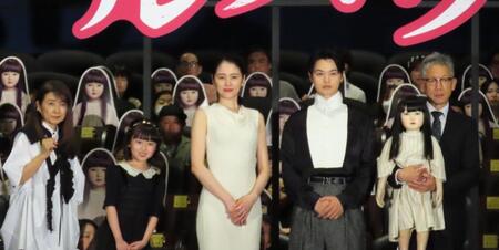 　映画「ドールハウス」の初日舞台あいさつに登場した（左から）風吹ジュン、池村碧彩、長澤まさみ、瀬戸康史、矢口史靖監督