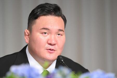 　会見で心境を語る白鵬翔氏＝６月１０日