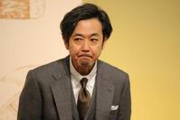 　「虎に翼」記者会見に出席した岡部たかし＝２０２４年３月２１日