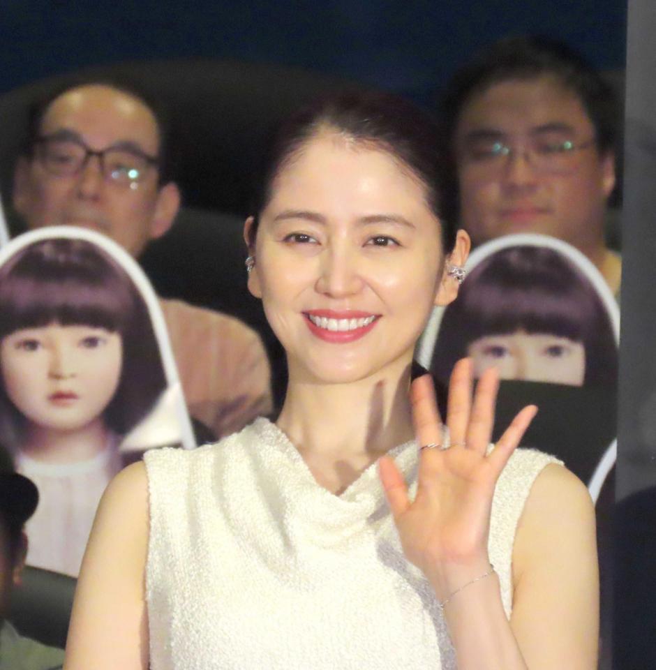 　映画「ドールハウス」の初日舞台あいさつに登場した長澤まさみ