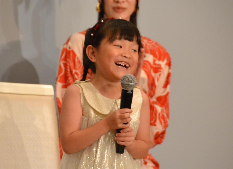 　ミュージカル「ＳＰＹ×ＦＡＭＩＬＹ」の制作発表会見に登場した村方乃々佳