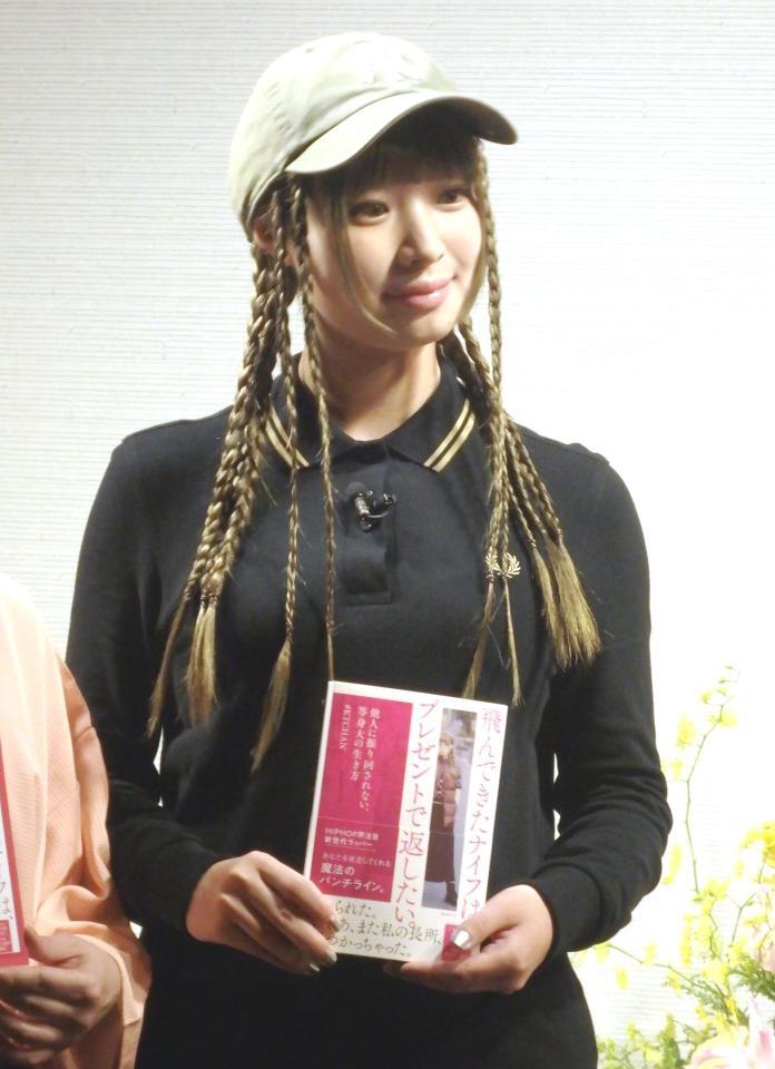 　撮影に応じる＃ＫＴＣＨＡＮ