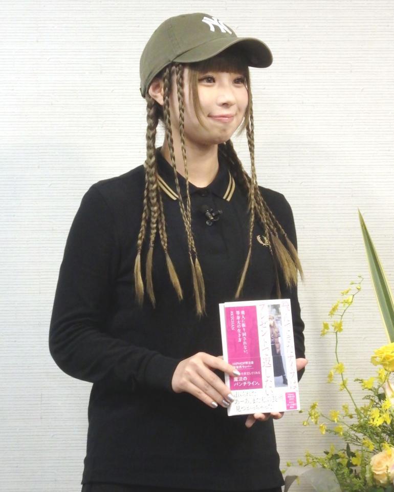 　撮影に応じる＃ＫＴＣＨＡＮ