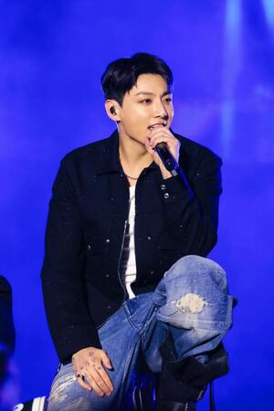 　Ｊ－ＨＯＰＥのソロ公演にサプライズ出演を果たしたＪＵＮＧ　ＫＯＯＫ　（Ｐ）＆（Ｃ）ＢＩＧＨＩＴ　ＭＵＳＩＣ