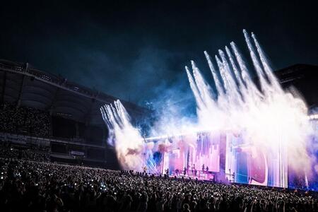 　ステージ全景　（Ｐ）＆（Ｃ）ＢＩＧＨＩＴ　ＭＵＳＩＣ