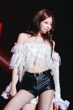 　ステージで躍動したＬＥ　ＳＳＥＲＡＦＩＭのＨＯＮＧ　ＥＵＮＣＨＡＥ　ⓟ＆©ＳＯＵＲＣＥ　ＭＵＳＩＣ
