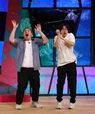 　優勝した金の国・渡部おにぎり（左）、桃沢健輔（撮影・佐々木彰尚）