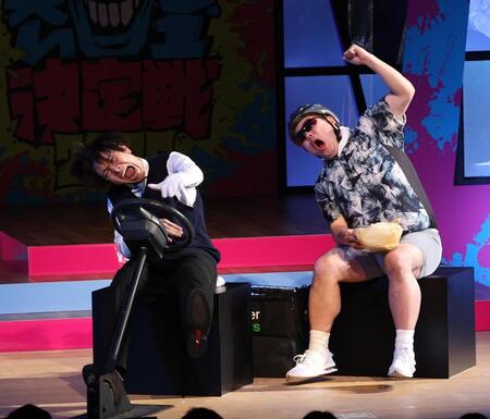 　会場を沸かせる金の国・渡部おにぎり（右）、桃沢健輔（撮影・佐々木彰尚）