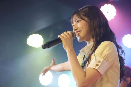 　卒業公演で笑顔を見せるＡＫＢ４８の村山彩希　ⓒＡＫＢ４８
