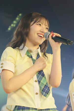 　卒業公演で笑顔を見せるＡＫＢ４８の村山彩希　ⓒＡＫＢ４８