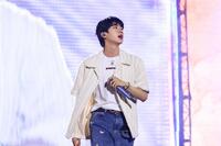 　Ｊ－ＨＯＰＥのソロ公演にサプライズ出演を果たしたＪＩＮ　（Ｐ）＆（Ｃ）ＢＩＧＨＩＴ　ＭＵＳＩＣ