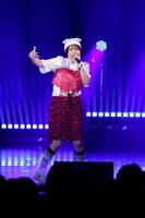 　デビュー１周年記念イベントで熱唱するまひることＭａｈｉｒｕ