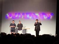 　ソンモ（右）のバースデーイベントに駆けつけたユン・ミンス（中）