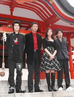 　舞台の製作発表に出席した（左から）窪塚俊介、椎名桔平、黒木メイサ、萩原聖人＝０４年