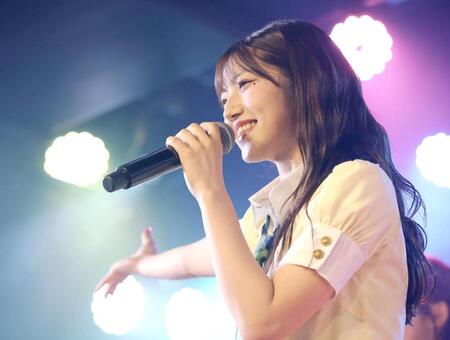 　卒業公演で笑顔を見せる村山彩希　ⓒＡＫＢ４８