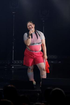 　デビュー１周年記念イベントで熱唱するよしこことＹｏｓｈｉｋｏ