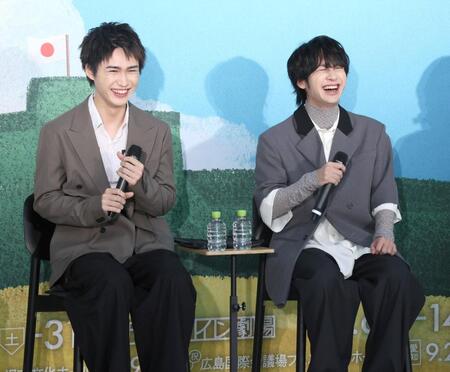 　取材会に出席した岡﨑彪太郎（左）と藤井直樹（撮影・石井剣太郎）