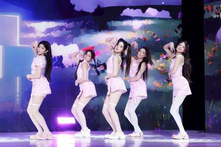 　かわいらしくパフォーマンスするＩＬＬＩＴ（Ｐ）＆（Ｃ）　ＢＥＬＩＦＴ　ＬＡＢ　Ｉｎｃ．　