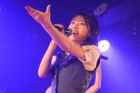 　卒業公演で熱唱するＡＫＢ４８の村山彩希　ⓒＡＫＢ４８