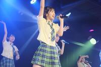 　卒業公演で笑顔を見せるＡＫＢ４８の村山彩希　ⓒＡＫＢ４８