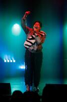 　デビュー１周年記念イベントで熱唱する大島美幸ことＭｉｙｕｋｉ