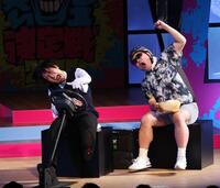 　会場を沸かせる金の国・渡部おにぎり（右）、桃沢健輔（撮影・佐々木彰尚）