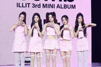 　メディアショーケースを開催したＩＬＬＩＴの（左から）ＹＵＮＡＨ、ＷＯＮＨＥＥ、ＭＩＮＪＵ、ＩＲＯＨＡ、ＭＯＫＡ （Ｐ）＆（Ｃ）　ＢＥＬＩＦＴ　ＬＡＢ　Ｉｎｃ．　