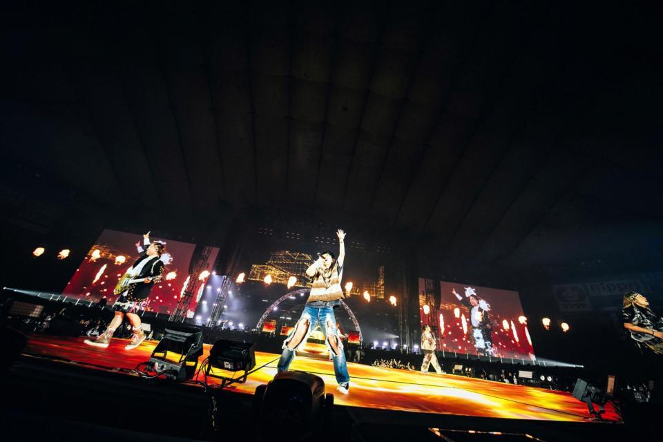　約５年半ぶり３度目の東京ドーム公演を行ったＵＶＥＲｗｏｒｌｄ（撮影・横山マサト）