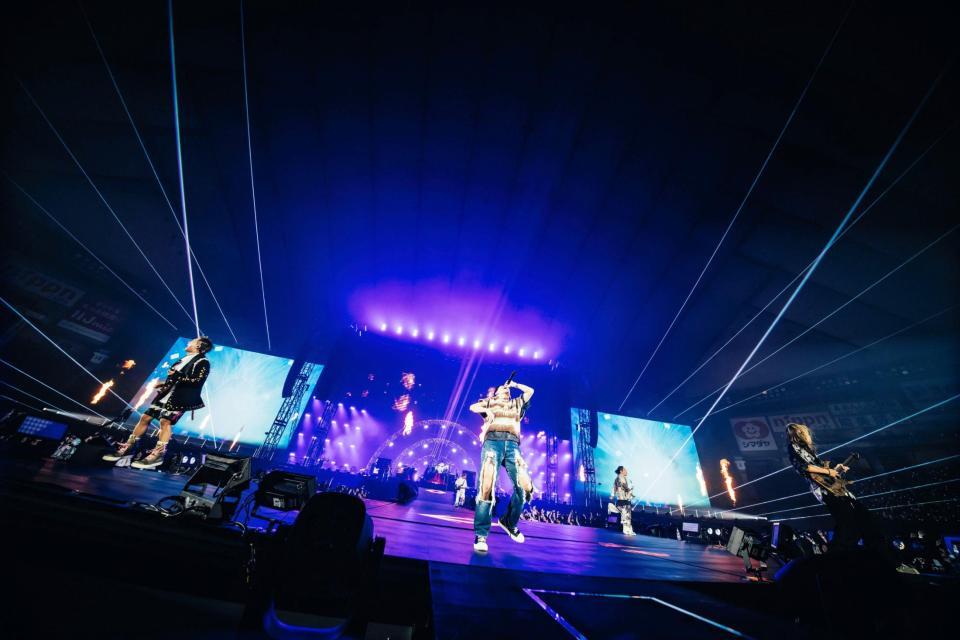 　約５年半ぶり３度目の東京ドーム公演を行ったＵＶＥＲｗｏｒｌｄ（撮影・横山マサト）
