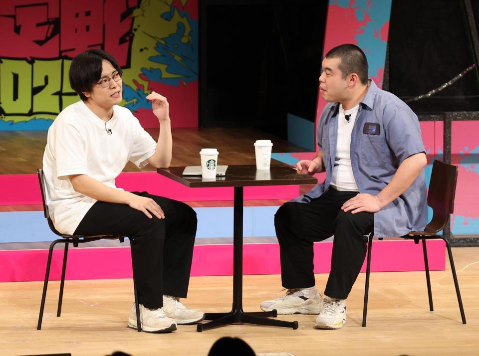 　会場を笑わせる金の国・渡部おにぎり（右）、桃沢健輔（撮影・佐々木彰尚）