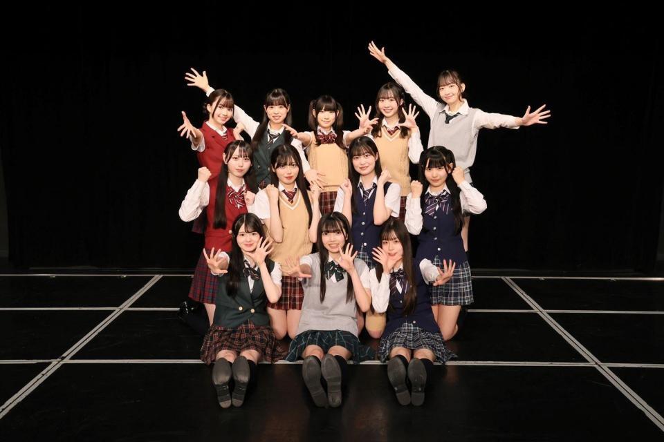 　「可能性こそが未来」公演に出演したＳＫＥ４８の（１列目左から）近藤海琴、太田愛恵、雲井紗菜、（２列目左から）南澤恋々、川村昇子、桒原椿、伊藤虹々美、（３列目左から）長谷川雅、倉本羽菜、河村優愛、松川みゆ、奥野心羽©２０２５　Ｚｅｓｔ，Ｉｎｃ．