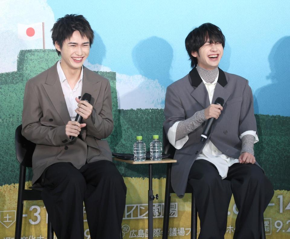 　取材会に出席した岡﨑彪太郎（左）と藤井直樹（撮影・石井剣太郎）