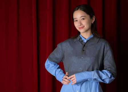 デビュー１０周年を迎え、活躍の場を広げる堀田真由（撮影・伊藤笙子、ヘアメイク・中山友恵、スタイリスト・辻村真理）