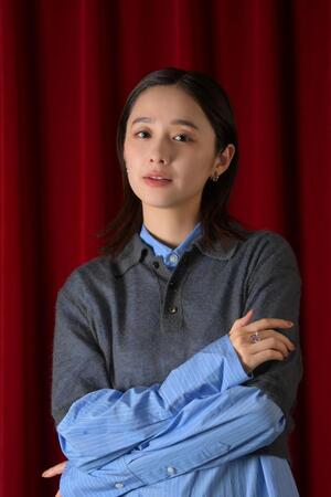 デビュー１０周年を迎え、活躍の場を広げる堀田真由（撮影・伊藤笙子、ヘアメイク・中山友恵、スタイリスト・辻村真理）
