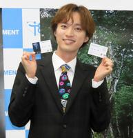 　宮崎県椎葉村観光大使に就任した青山新