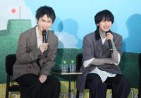 　取材会に出席した岡﨑彪太郎（左）と藤井直樹（撮影・石井剣太郎）