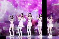 　かわいらしくパフォーマンスするＩＬＬＩＴ（Ｐ）＆（Ｃ）　ＢＥＬＩＦＴ　ＬＡＢ　Ｉｎｃ．