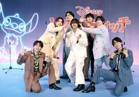 　ポーズを決めるＴｒａｖｉｓ　Ｊａｐａｎの（左から）松倉海斗、吉澤閑也、松田元太、中村海人、宮近海斗、七五三掛龍也、川島如恵留（撮影・佐々木彰尚）