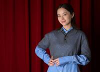 デビュー１０周年を迎え、活躍の場を広げる堀田真由（撮影・伊藤笙子、ヘアメイク・中山友恵、スタイリスト・辻村真理）