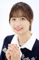　笑顔でポーズをとる乃木坂４６・五百城茉央