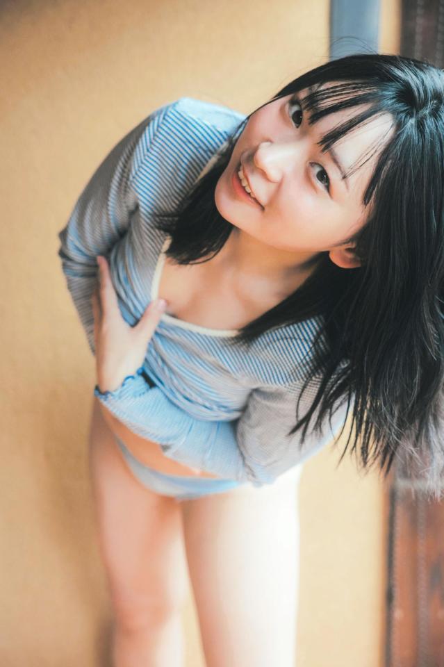 　アンゴラ村長の新写真集「標準体型」の１カット（撮影：東京祐／講談社）