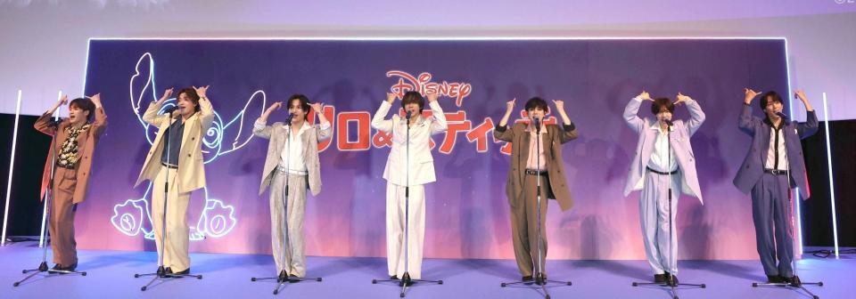 　Ｔｒａｖｉｓ　Ｊａｐａｎの（左から）松倉海斗、吉澤閑也、松田元太、中村海人、宮近海斗、七五三掛龍也、川島如恵留＝東京・ＴＯＨＯシネマズ日比谷（撮影・佐々木彰尚）